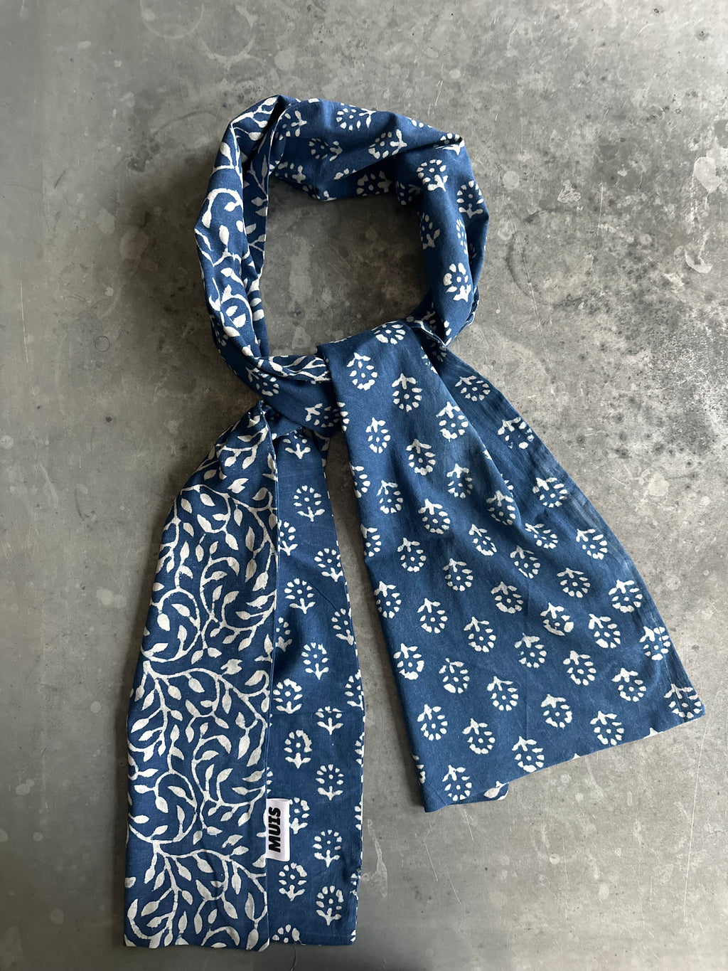 Shawl Indigo Leaves