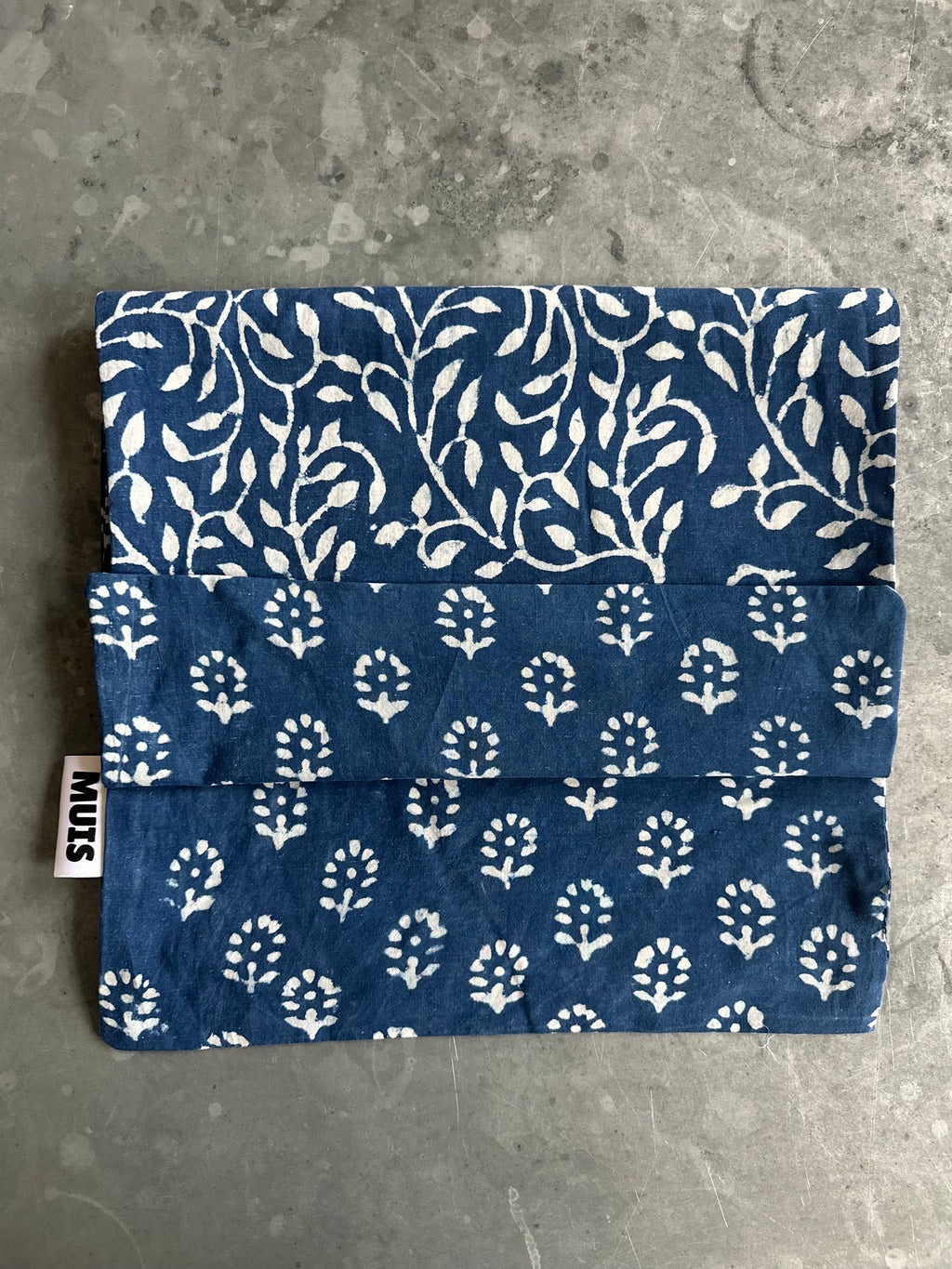 Shawl Indigo Leaves